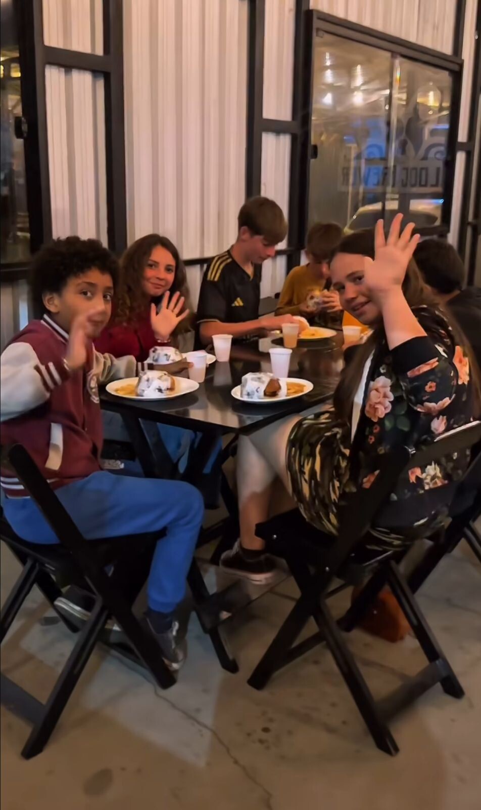 noite-especial-de-hamburguer-na-bulldog